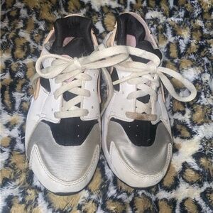 Nike White & Pink Lace Up Sneakers For Little Girls Size 13C
